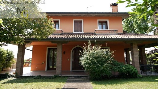 Villa unifamiliare via madonna, Centro, Lonigo
