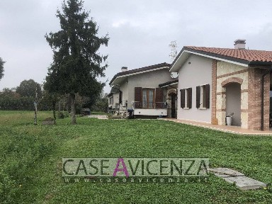 Villa unifamiliare via Roma, Centro, Grisignano di Zocco