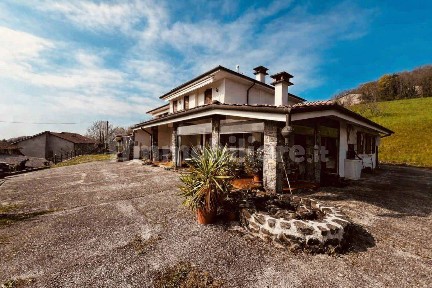 Villa bifamiliare via Grigolati, Brogliano