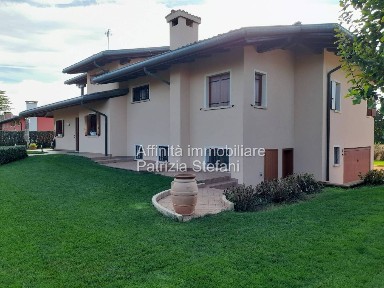 Villa unifamiliare, buono stato, 483 m², Centro, Rosà