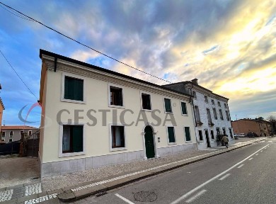 Villa unifamiliare piazzale Mario Cenzi 3, Centro, Montebello Vicentino
