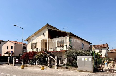 Villa unifamiliare via Zara, Centro, Lonigo