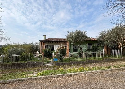 Villa unifamiliare via Costa, Villaga