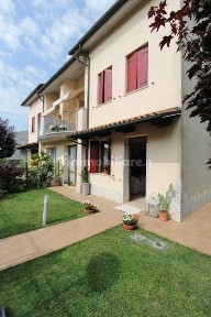 Villa bifamiliare, buono stato, 220 m², Lonigo