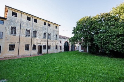 Villa unifamiliare, da ristrutturare, 690 m², Montecchio Precalcino