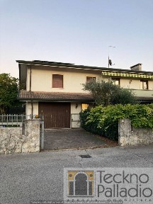 Villa unifamiliare, ottimo stato, 365 m², Centro, Torri di Quartesolo