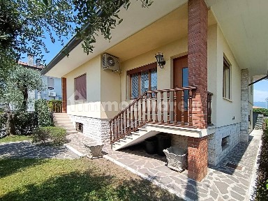 Villa unifamiliare via San Pio X, Centro, Rosà