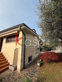 Villa bifamiliare, buono stato, 170 m², Centro, Montebello Vicentino
