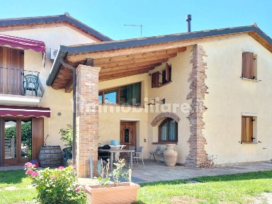 Villa bifamiliare, ottimo stato, 225 m², Centro, Rosà