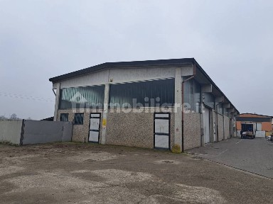 Capannone in Affitto