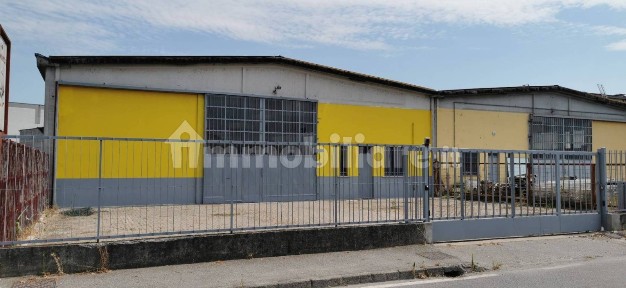 Capannone in Affitto