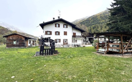 Villa plurifamiliare frazione Trochey e Meytere, Ayas