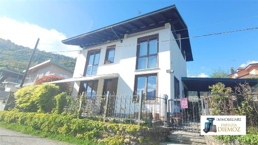 Villa unifamiliare via Edelweiss, Centro, Aosta