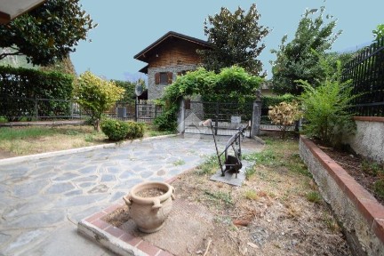 Villa unifamiliare via Giovanni Binel 44, Centro, Donnas