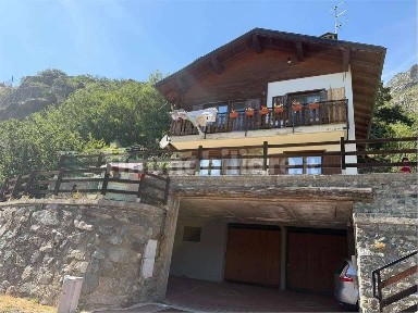 Villa bifamiliare frazione merlin, Centro, Chatillon