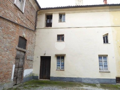 Montù Beccaria, Via circonvallo, 24