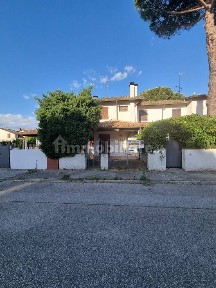 Villa a schiera via Giuseppe Parini 15, Lido degli Estensi, Comacchio