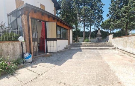 Villa a schiera via Passo di Costalunga 85, Lido degli Scacchi, Lido di Pomposa, Comacchio