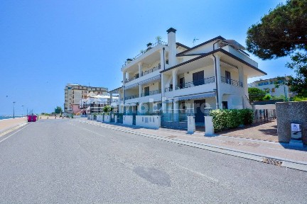 Villa a schiera via Matteo Maria Boiardo 3, Lido degli Estensi, Comacchio