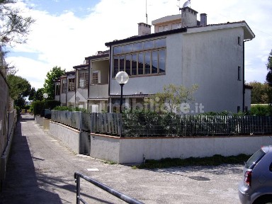 Villa a schiera viale Alpi Orientali Nord 68, Lido degli Scacchi, Lido di Pomposa, Comacchio