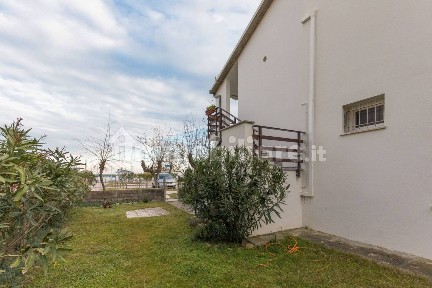 Villa a schiera via Panaro 47, Lido degli Estensi, Comacchio