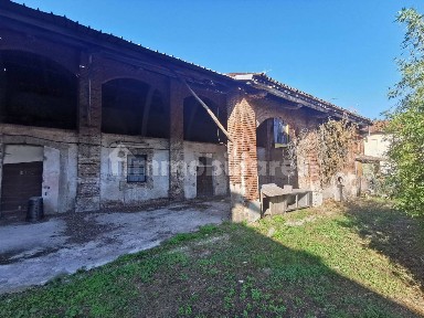Borgo San Siro, Via Maestra, 126
