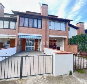 Villa a schiera viale Australia, Lido delle Nazioni, Comacchio