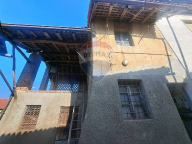 Corteolona e Genzone, Via Giuseppe Garibaldi, 15