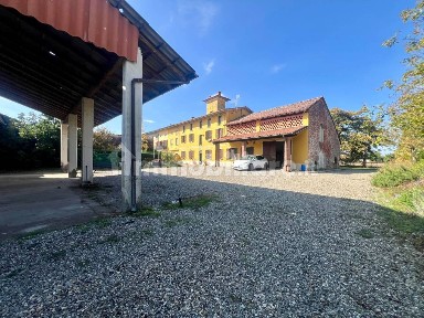 Monticelli Pavese, cascina bosco