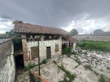 Badia Pavese, Via Roma