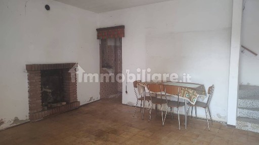 Casa colonica, da ristrutturare, 45 m², Pieve Porto Morone