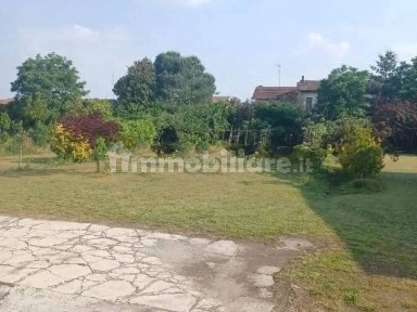 Casale vicolo Enrico Toti, Confienza