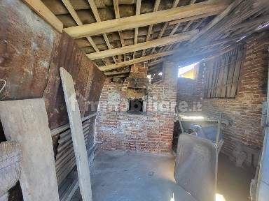 Rustico, da ristrutturare, 144 m², Tromello