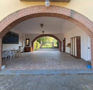 Pieve Porto Morone, Località Cà Mirandola