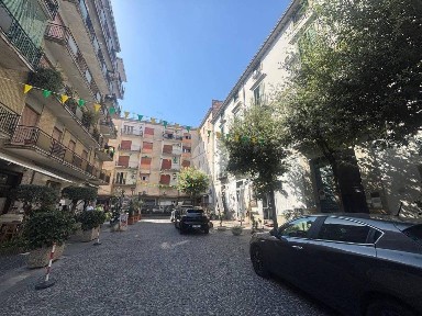 Quadrilocale via C. Battisti 109, Ferrarecce - Università, Caserta