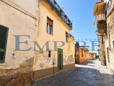 Aversa, Via Enrico Toti, 28