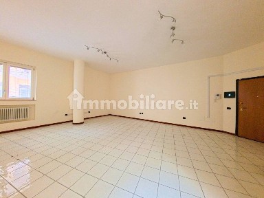 Quadrilocale via mazzini via maielli, Centro Storico - Corso Trieste, Caserta