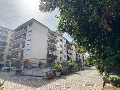 Bilocale viale abramo lincoln 170, Lincoln, Caserta