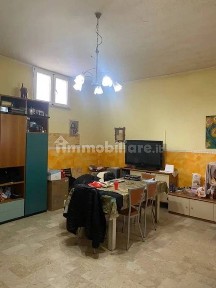 Appartamento all'asta via Emilio Salgari 19, Mondragone