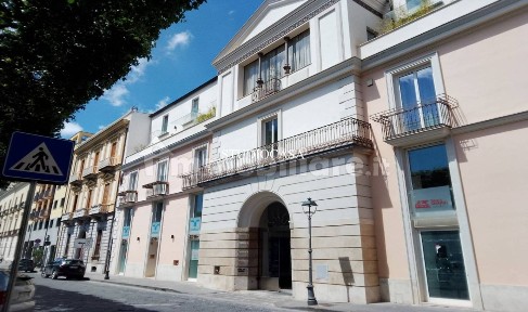 Quadrilocale piazza Luigi Vanvitelli 13V, Centro Storico - Corso Trieste, Caserta