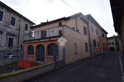 Terratetto unifamiliare via Bernardo Ordanino 36, Centro, Castiglione delle Stiviere