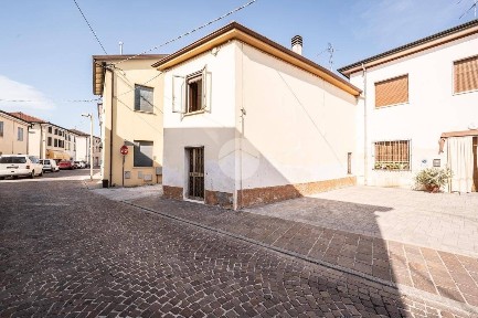 Terratetto unifamiliare vicolo Terzo 2, Buscoldo, Curtatone