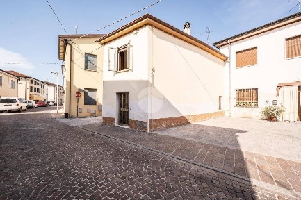 Curtatone, Vicolo Terzo, 2