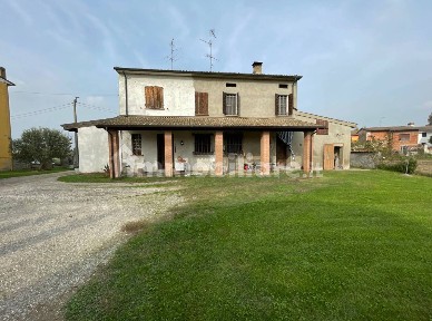 Dosolo, Via Bugno, 8