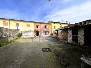 Terratetto plurifamiliare via Giardino, 30 Barchi, Asola
