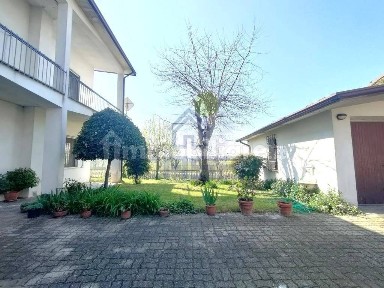 Terratetto unifamiliare via Tazzoli 35, Centro, Canneto sull'Oglio