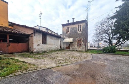 Borgo Virgilio, Via Antonio Gramsci, 1