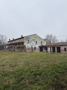Viadana, via Corriera 1