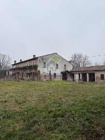 Viadana, via Corriera 1