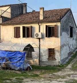 Casa indipendente all'asta via Molinara 46031, 8, Bagnolo San Vito
